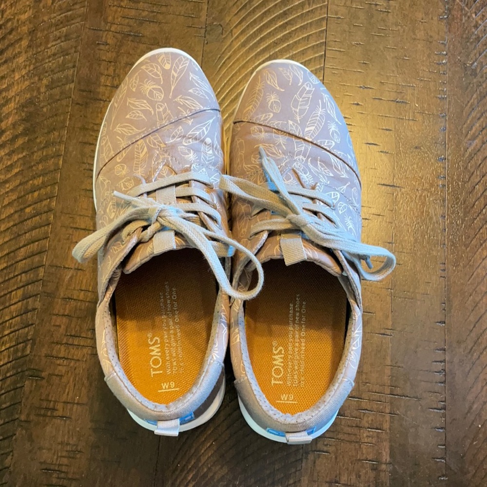 Size 9 Tom shoes